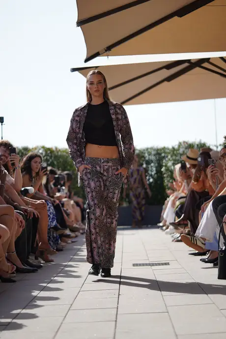 Roubs Style, 9 August 2026, show 4, Runway. Frame 0E6DX_