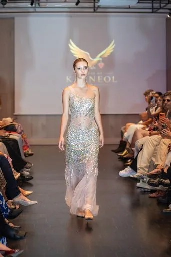 House of Karneol, 9 August 2026, show 5, Runway. Frame MHHZ3M