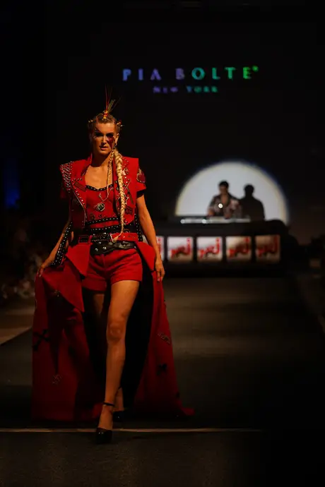 Pia Bolte, 8 August 2026, show 6, Runway. Frame ESH7C_