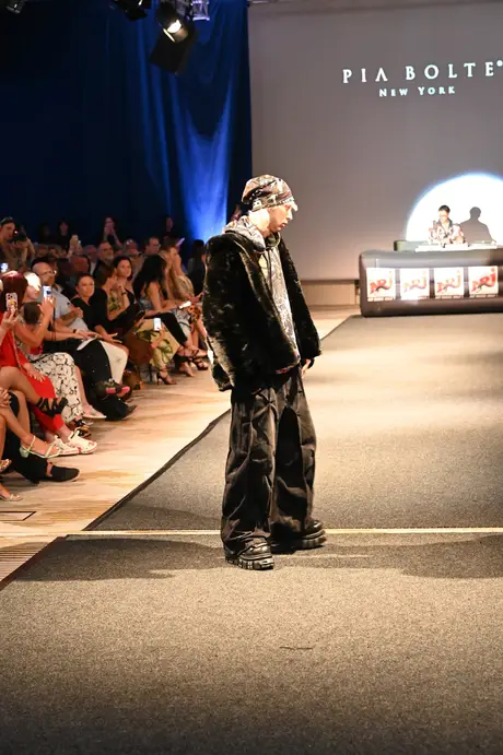 8 August 2026, show 6, Runway. Frame MU9KYO