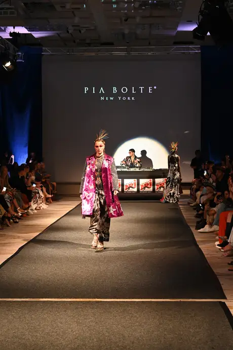 8 August 2026, show 6, Runway. Frame 0QLBKH