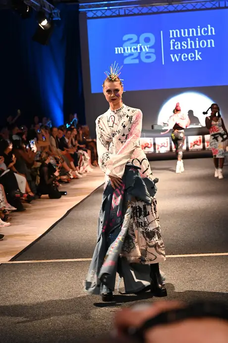 8 August 2026, show 6, Runway. Frame OSRZJX