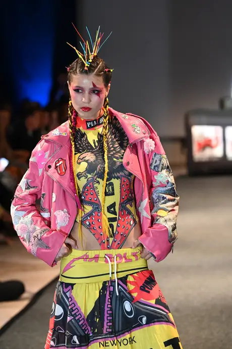 8 August 2026, show 6, Runway. Frame HOIH8W