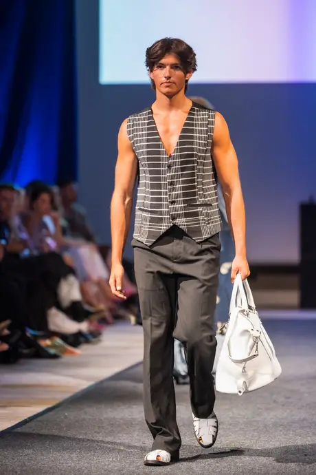 Roubs Style, 7 August 2026, show 2, Runway. Frame YJ1NS0