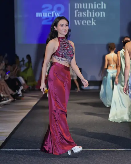 7 August 2026, show 2, Runway. Frame S9VHUL