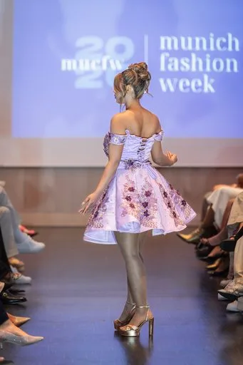 House of Karneol, 9 August 2026, show 5, Runway. Frame QHHIJD