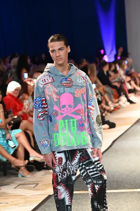 8 August 2026, show 6, Runway. Frame MI_L_6