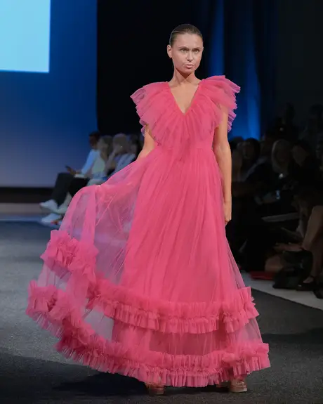 7 August 2026, show 2, Runway. Frame VMLNNV