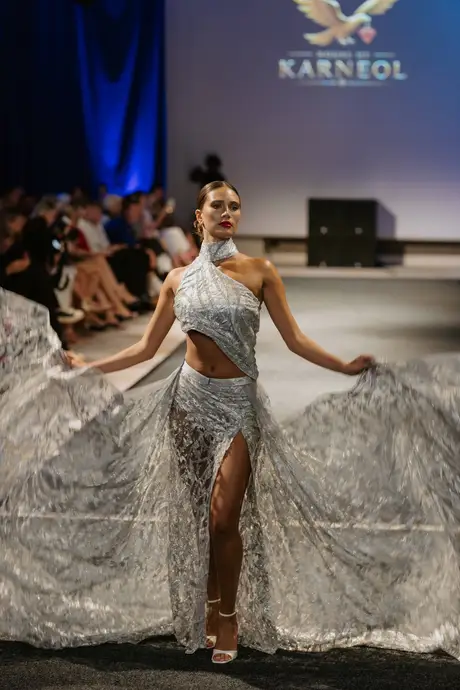 7 August 2026, show 2, Runway. Frame 052OOQ