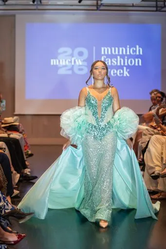 House of Karneol, 9 August 2026, show 5, Runway. Frame OFU7ZM