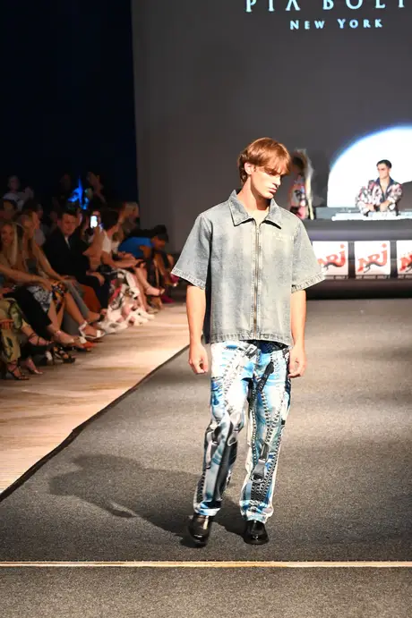 8 August 2026, show 6, Runway. Frame H8LWJK