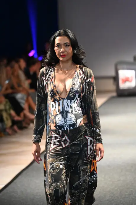8 August 2026, show 6, Runway. Frame DIAIX4