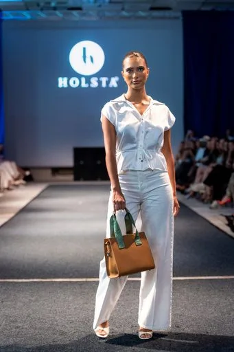 Joelle Jacobs x Holsta, 9 August 2026, show 6, Runway. Frame YF4YGJ
