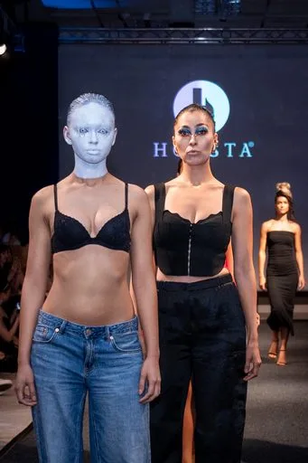Joelle Jacobs x Holsta, 9 August 2026, show 6, Runway. Frame EEN68-