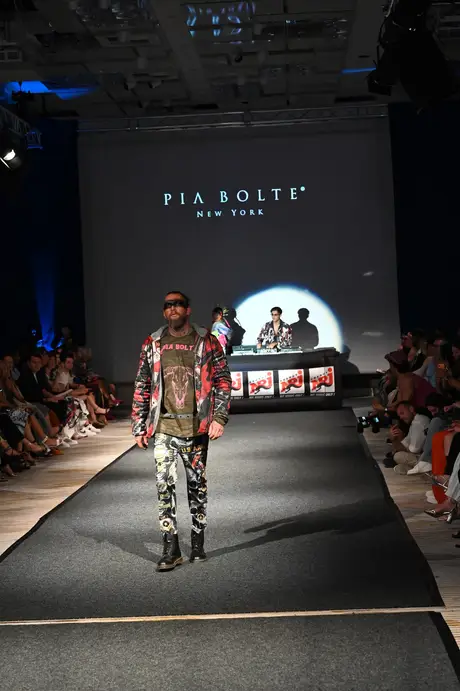 8 August 2026, show 6, Runway. Frame SUIZUZ