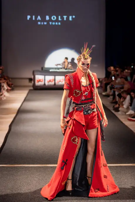 Pia Bolte, 8 August 2026, show 6, Runway. Frame IIPS5V