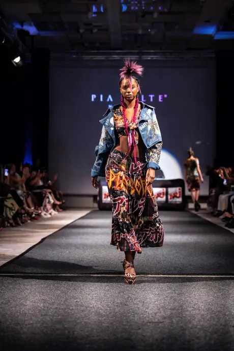Pia Bolte, 8 August 2026, show 6, Runway. Frame BIB4JT