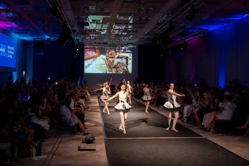 Joelle Jacobs x Holsta, 9 August 2026, show 6, Runway. Frame AQJOZM