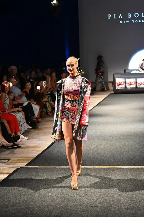 8 August 2026, show 6, Runway. Frame ADXIGF
