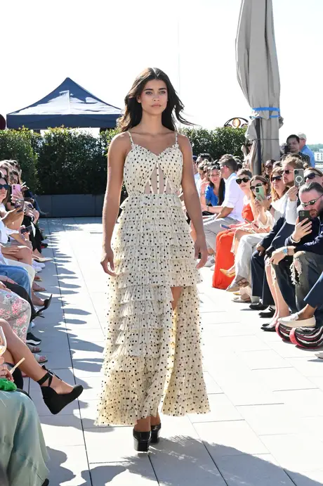 Runway, 8 August 2026. Frame HHBEEU
