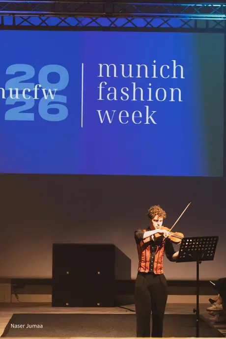 Runway. Frame Y8FIEN