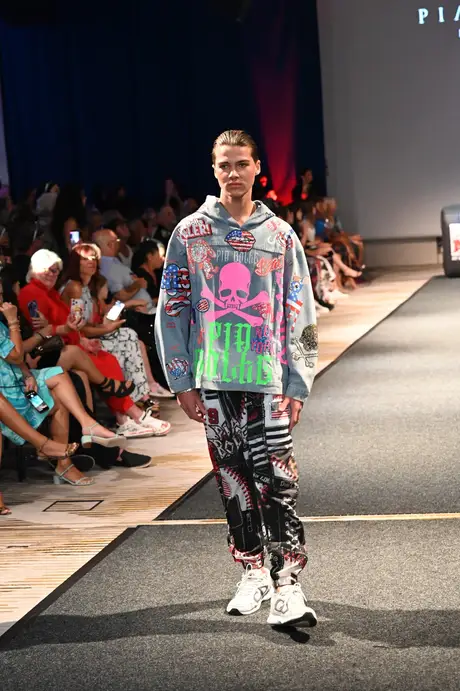 8 August 2026, show 6, Runway. Frame EUHR-P