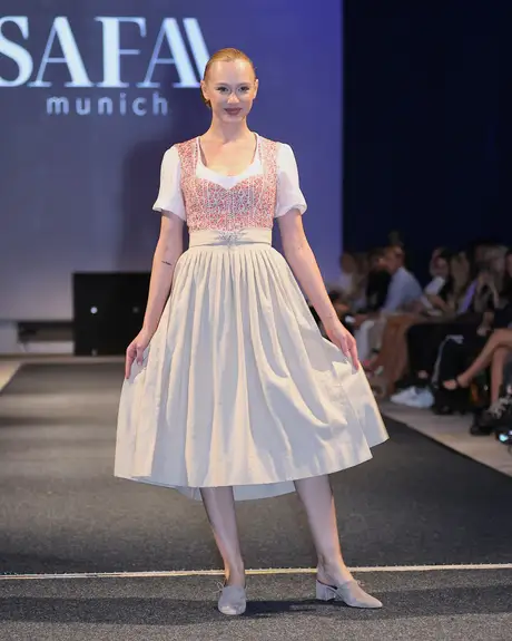 7 August 2026, show 2, Runway. Frame U17J6-