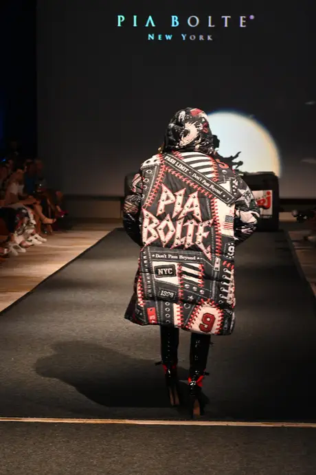 8 August 2026, show 6, Runway. Frame SYNY0L