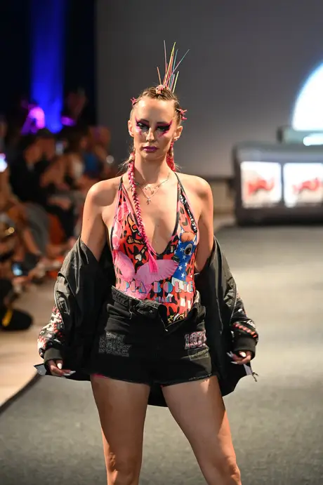 8 August 2026, show 6, Runway. Frame QMY5OJ