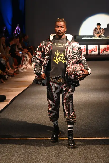 8 August 2026, show 6, Runway. Frame K8ZNXA