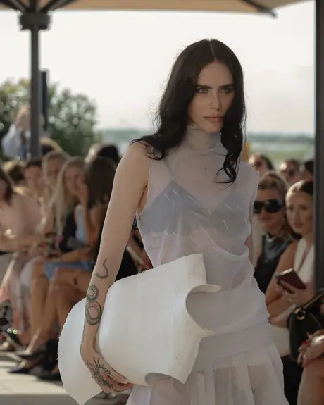 7 August 2026, show 1, Runway. Frame I1OMEJ