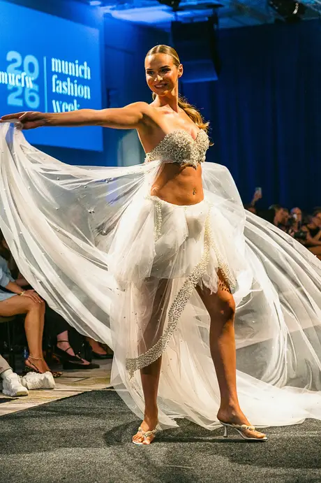 7 August 2026, show 2, Runway. Frame VATNNQ