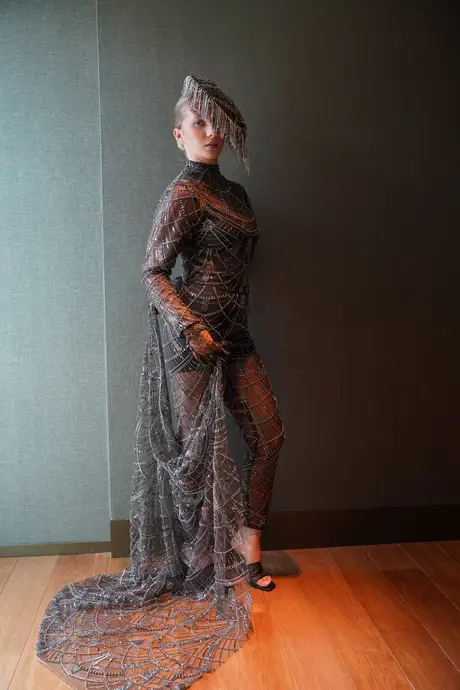House of Karneol, 9 August 2026, show 5, Runway. Frame ZINDTI