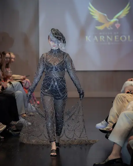 House of Karneol, 9 August 2026, show 5, Runway. Frame MIMZN1