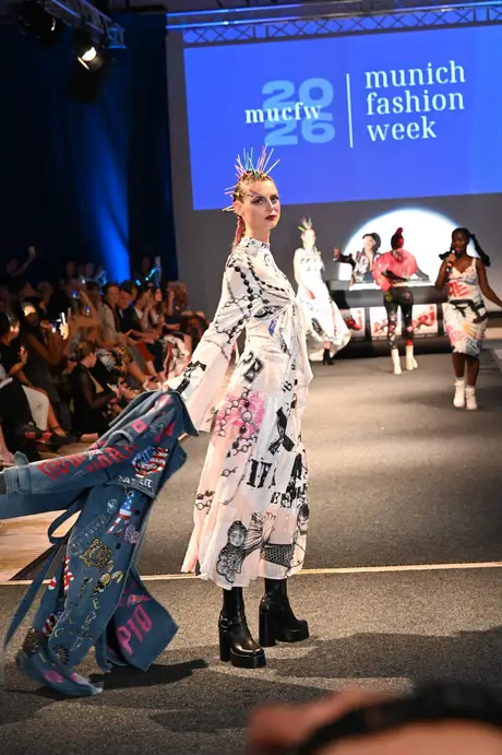 8 August 2026, show 6, Runway. Frame B3BXTF