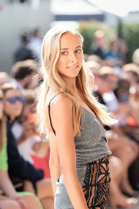 Roubs Style, 9 August 2026, show 4, Runway. Frame EEJU8N
