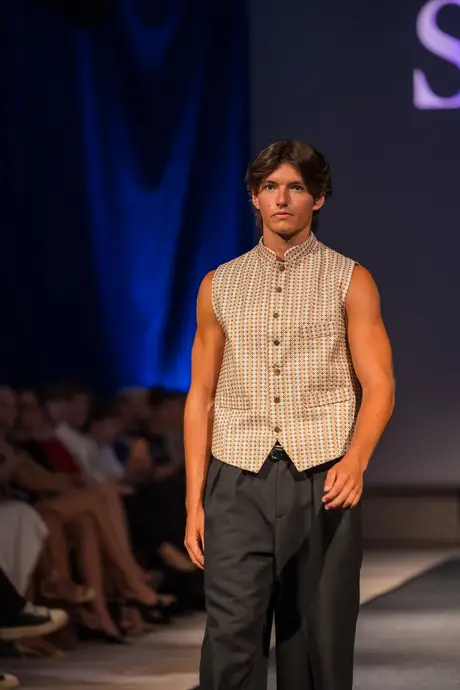 7 August 2026, show 2, Runway. Frame NDOAX4