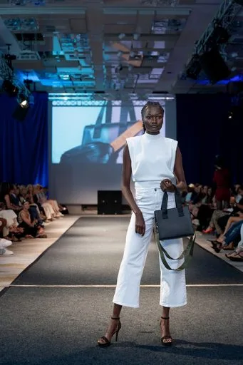 Joelle Jacobs x Holsta, 9 August 2026, show 6, Runway. Frame CTZW6J
