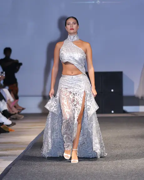 7 August 2026, show 2, Runway. Frame 2VV6Y3