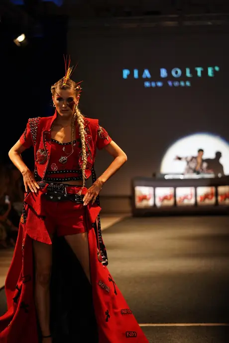 Pia Bolte, 8 August 2026, show 6, Runway. Frame V6UF7F
