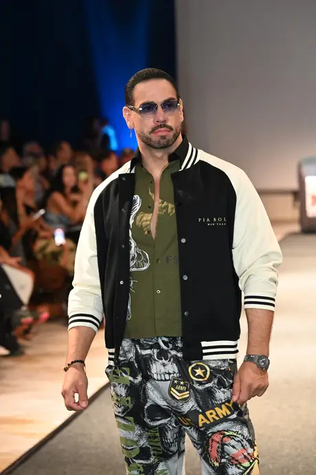 8 August 2026, show 6, Runway. Frame I7ZALY