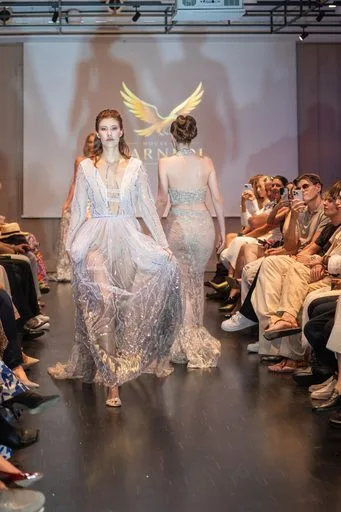 House of Karneol, 9 August 2026, show 5, Runway. Frame AQCXZU