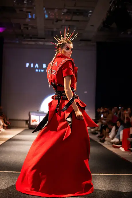 Pia Bolte, 8 August 2026, show 6, Runway. Frame 2U2SA2