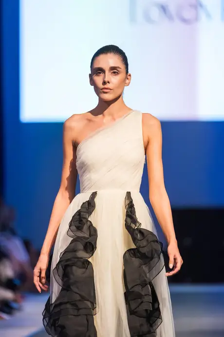 Lovely Kiss, 7 August 2026, show 2, Runway. Frame NNHF6S