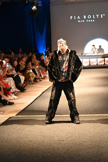 8 August 2026, show 6, Runway. Frame P2GL1X