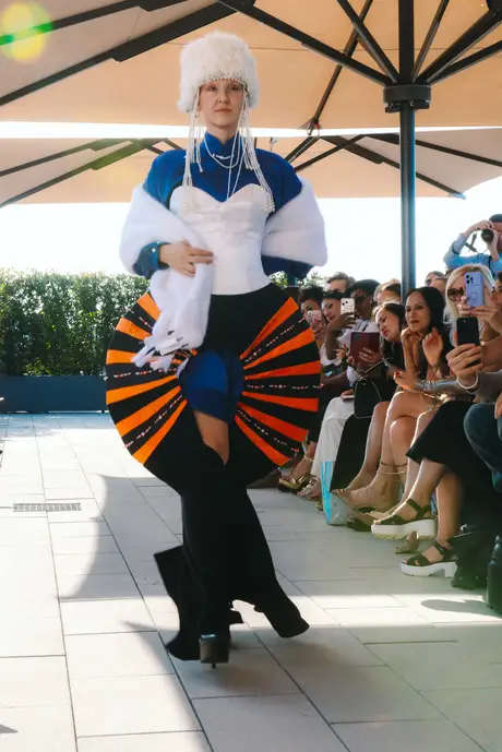 7 August 2026, show 1, Runway. Frame 6THNVO