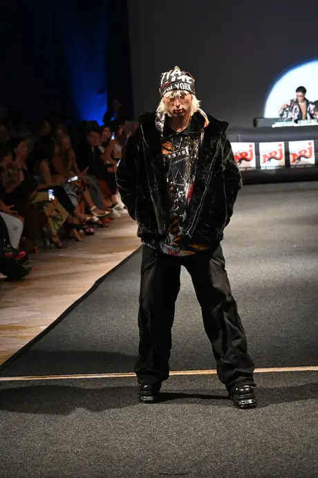 8 August 2026, show 6, Runway. Frame T04KAH