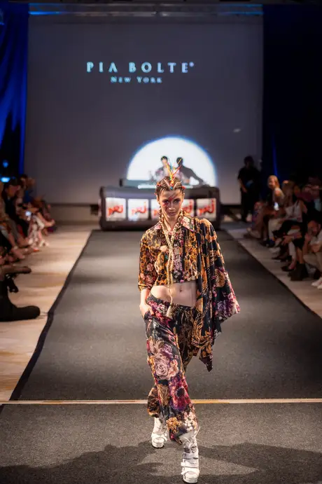 Pia Bolte, 8 August 2026, show 6, Runway. Frame UEEOUW