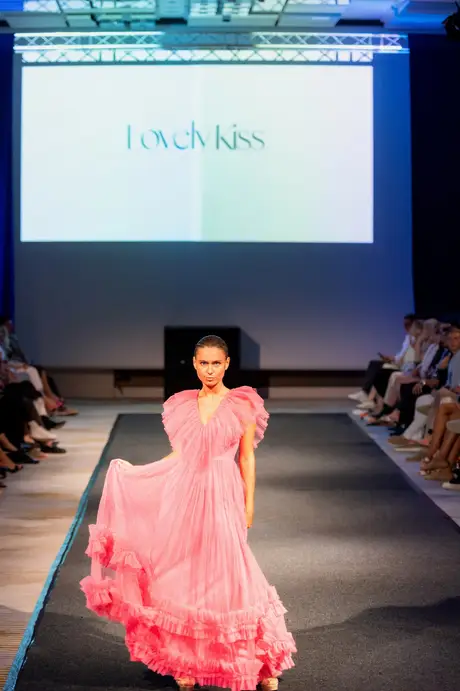 7 August 2026, show 2, Runway. Frame A8FE6Q
