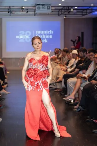 House of Karneol, 9 August 2026, show 5, Runway. Frame B-3YF5